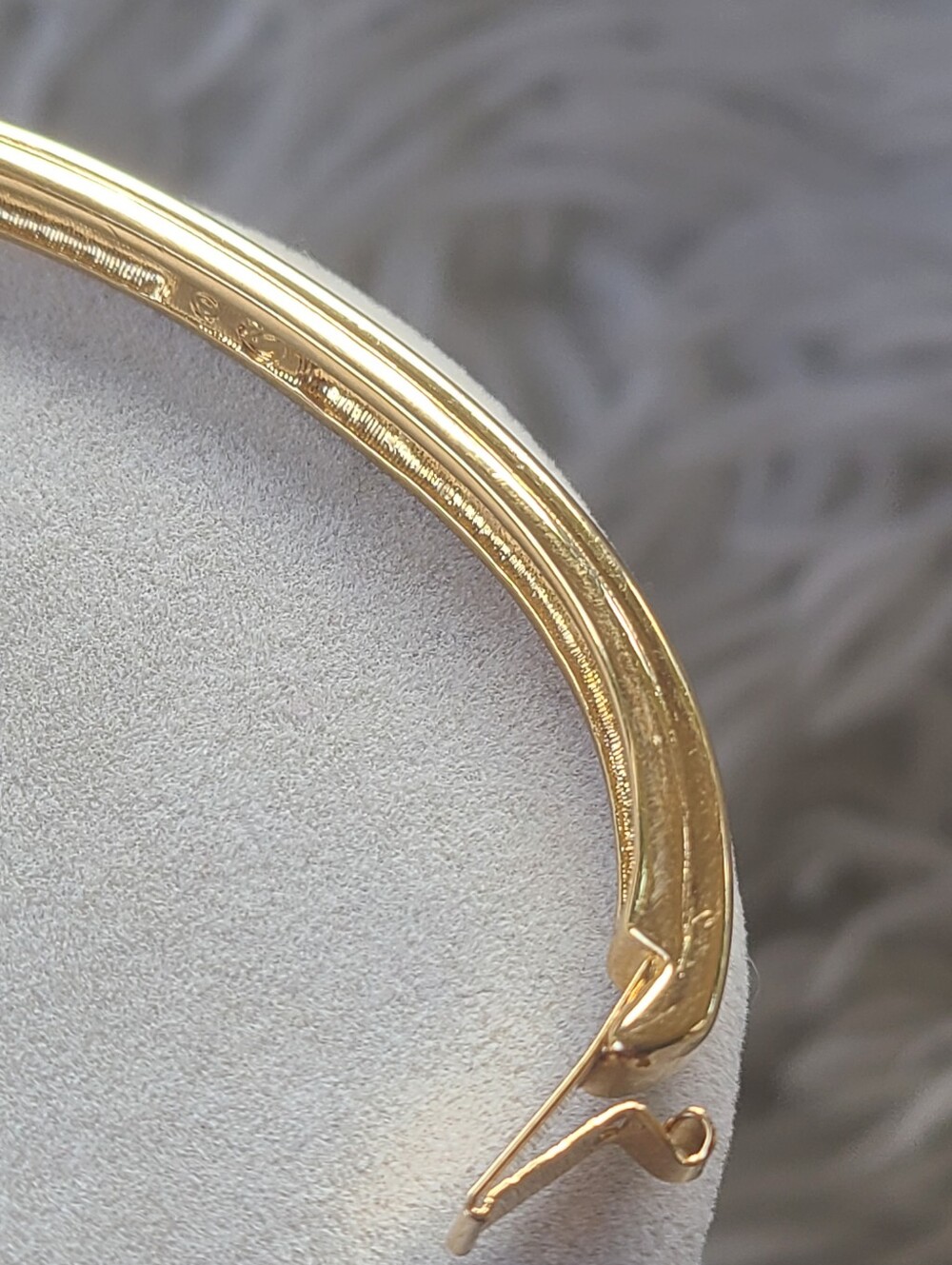 Swarovski Gold Toned Crystal Pavé Bangle Bracelet - Excellent Condition Size S - Picture 9 of 9
